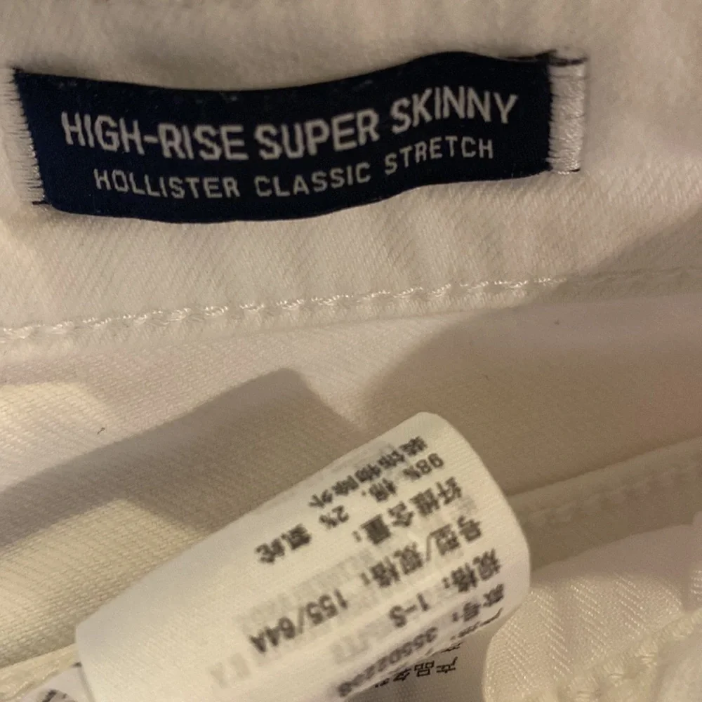 Hollister Classic Stretch High Rise Distressed Super Skinny White Jeans